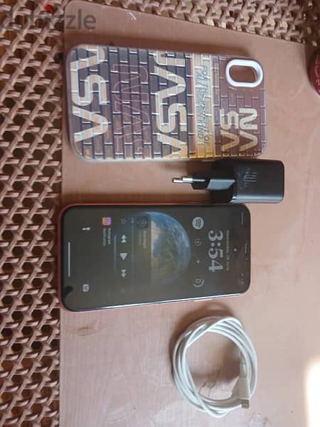 iPhone XR excellent condition 128g battery 100 7