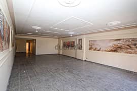 شقة للإيجار في سموحة 240متر  شارع رئيسي 0