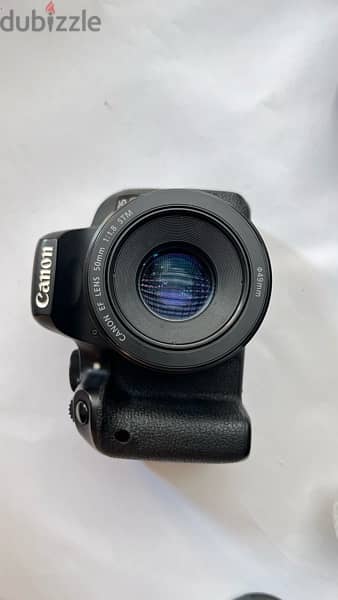 الكاميرا للبيع  Canon 800d shutr 35k 2
