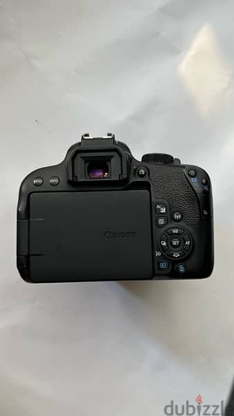 الكاميرا للبيع  Canon 800d shutr 35k 4