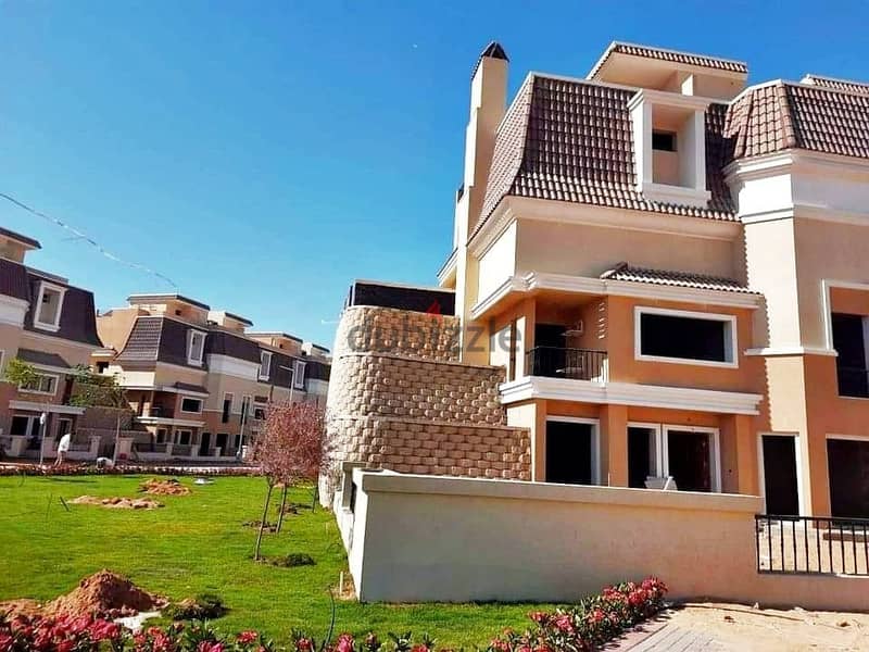 The lowest price for a 4-storey independent villa for sale (ground - first - second - roof), prime location on Suez Road in Sarai, New Cairo 2