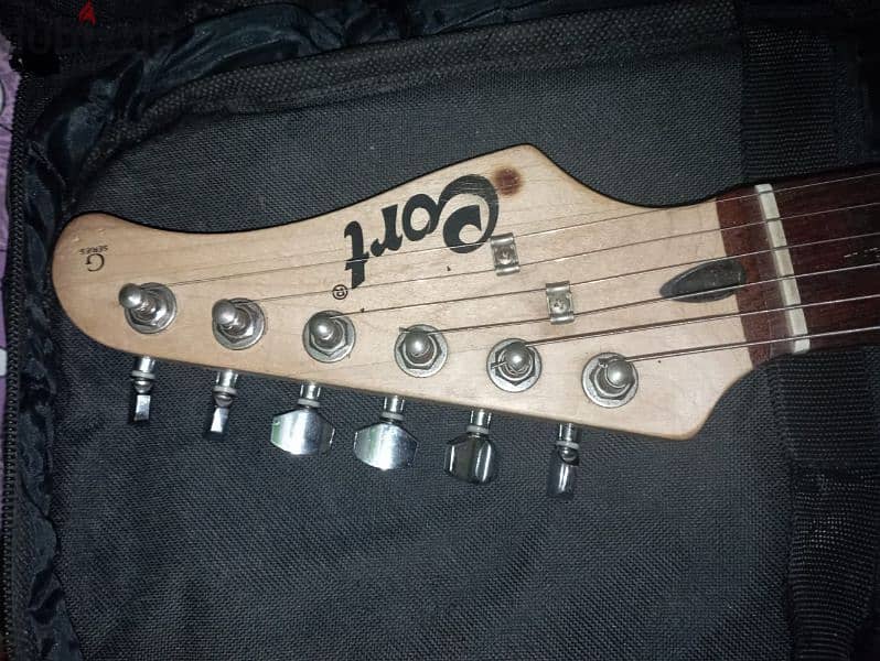 Cort g100 with strap and bag 0