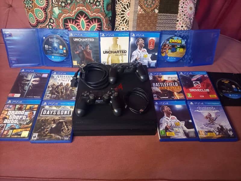 جهاز ps4 برو 1 تيرا ومعاه 13 اسطوانه 7