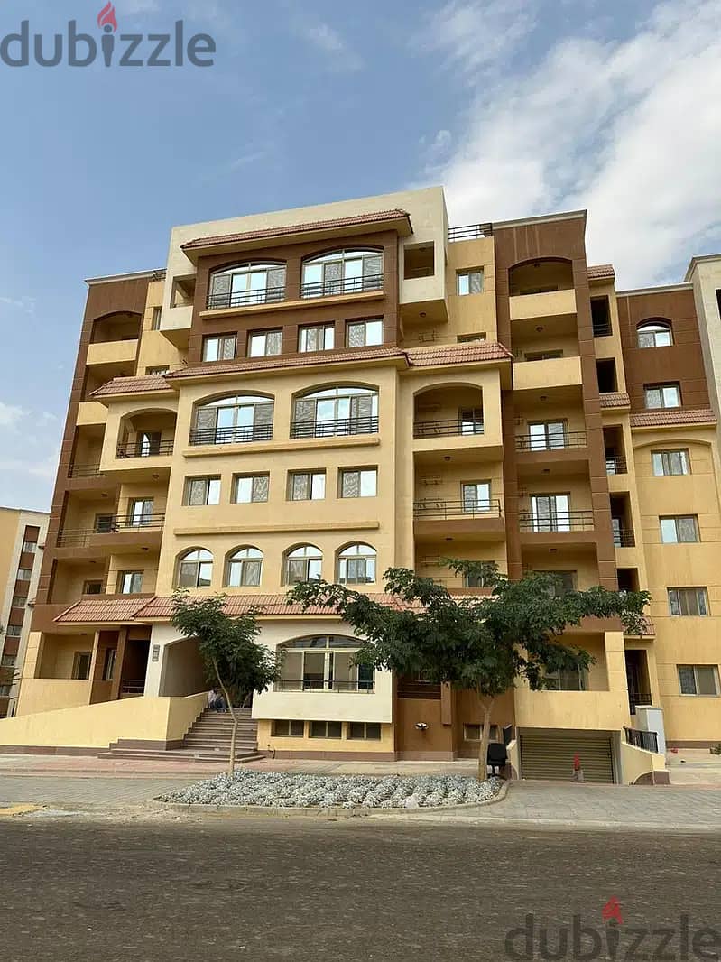 شقة متشطبة على السكن127م للبيع في كمبوند المقصد العاصمة استلام سنه 2