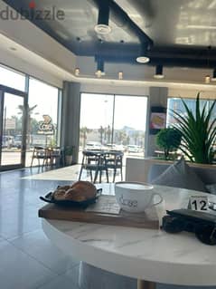 Shop for sale in New Sheikh Zayed, ground floor with an outdoor area suitable for a cafe, directly in front of Sphinx Airport, for sale in installment