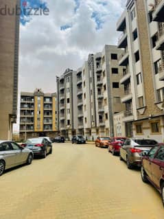 Apartment for sale in Maadi, directly on the ring road, immediate receipt