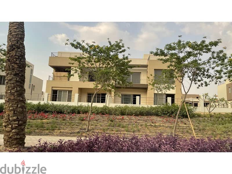 Townhouse for sale in the best location in New Cairo, ready to move in, at a price including the club 4