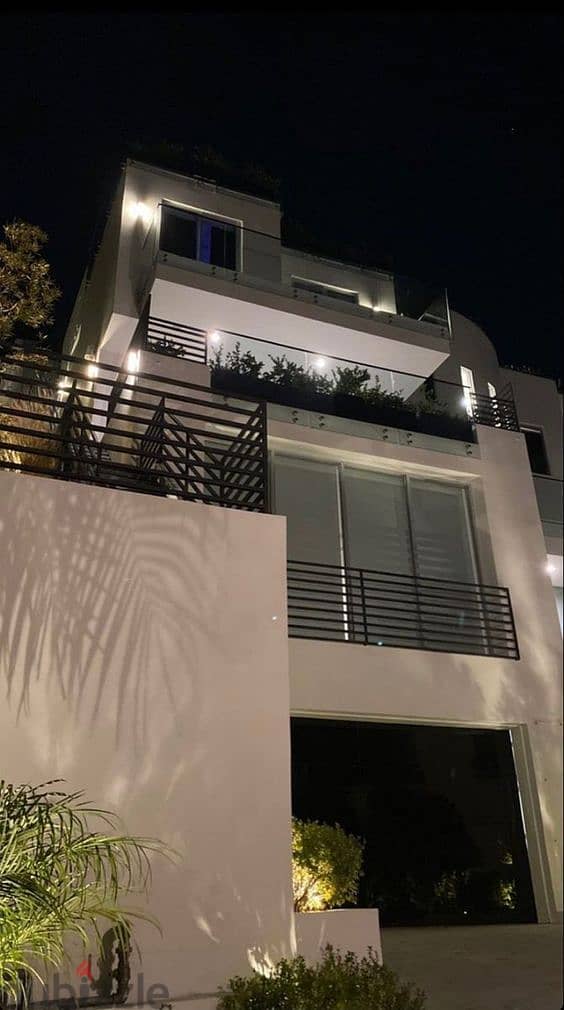 Chalet for sale with a down payment of 378 thousand EGP near the village of Mountain View on the coast, finished, with a view directly on the sea, in 1