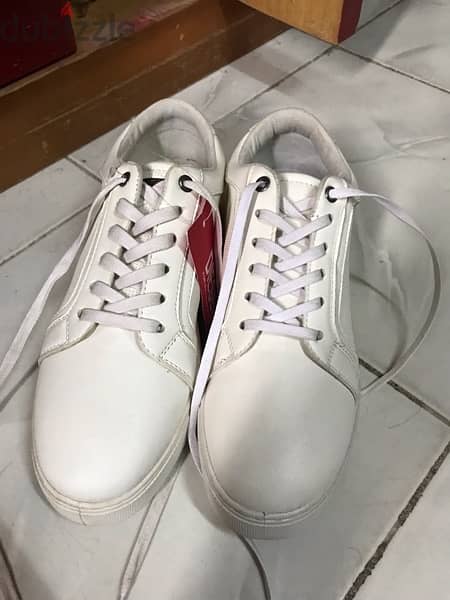 white shoes 0