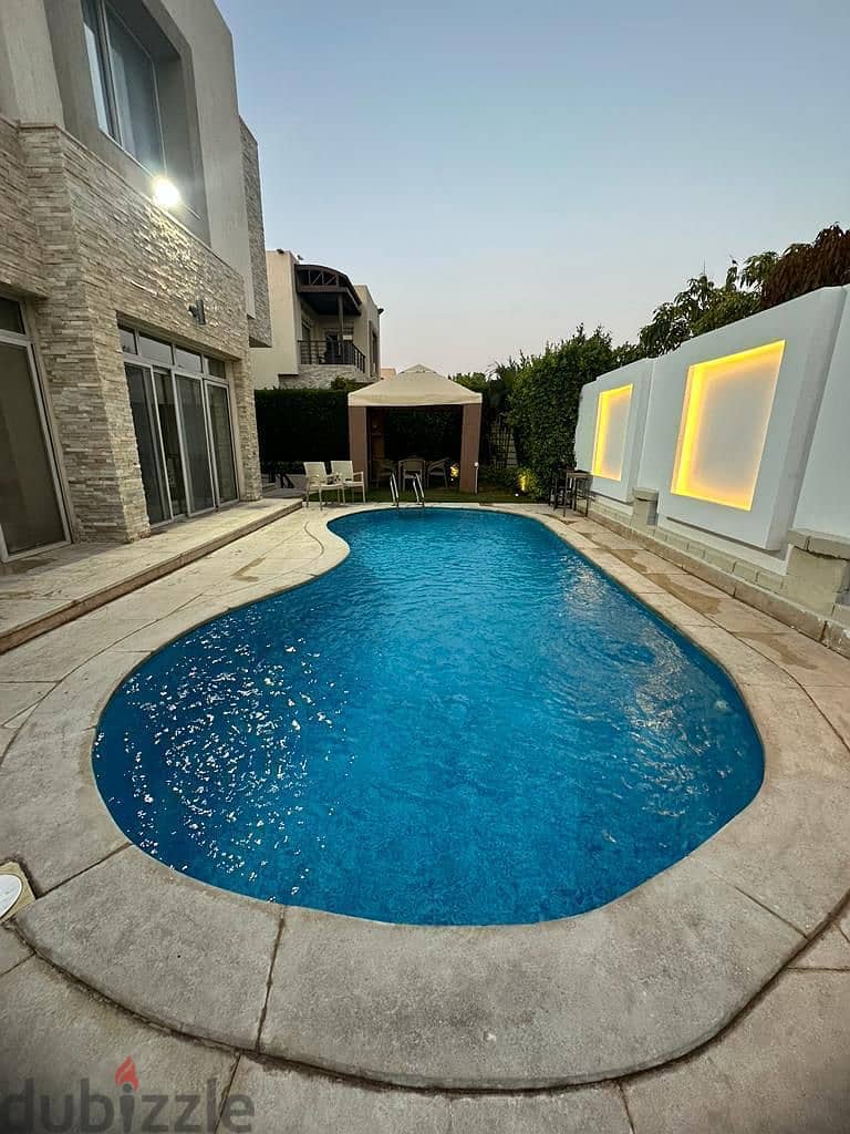 فيلا فندقية رائعة بحمام سباحة في الشيخ زايد 4