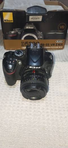 كاميرا نيكون 5200