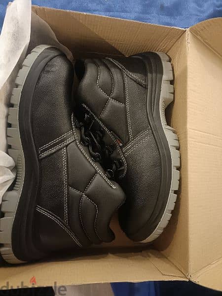 New Safety Boot size 43 2