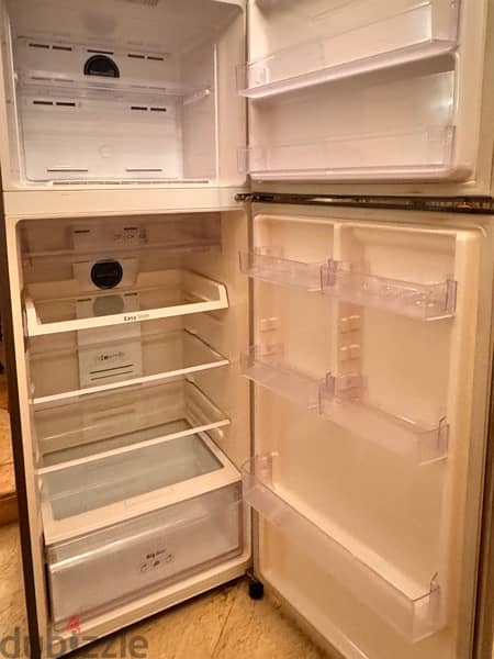 Home Refrigerator with Freezer 4
