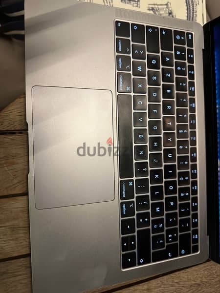 macbook air 2019 13inch in a very good condition 3