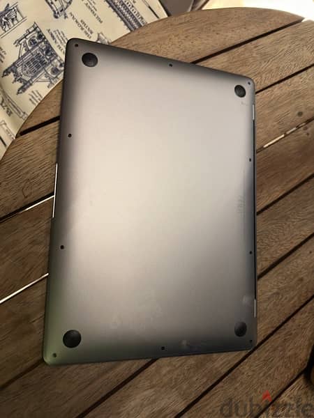 macbook air 2019 13inch in a very good condition 4