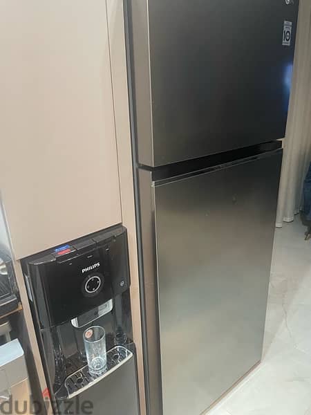Used like new LG refrigerator for sale  تلاجه ال جي استعمال خفيف للبيع 3