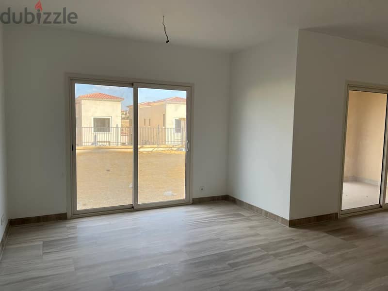 Townhouse 287m Middle for sale in Uptown by Emaar Prime location 3