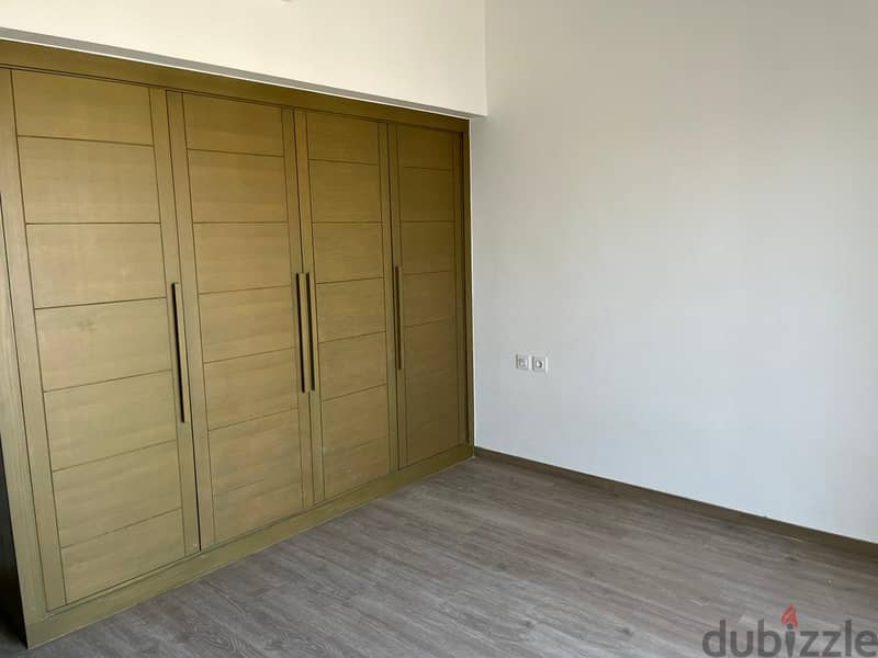 Townhouse 287m Middle for sale in Uptown by Emaar Prime location 8