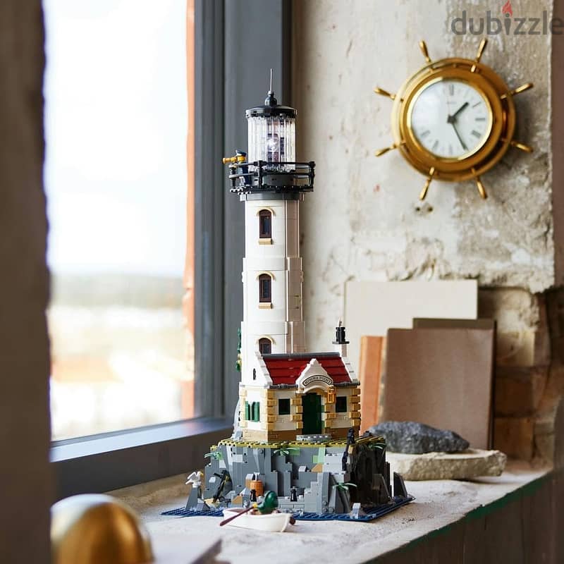 LEGO Ideas Motorised Lighthouse 21335 1