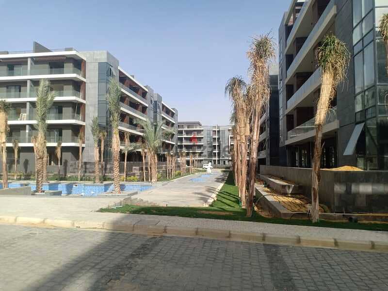 3 BR apartment for sale, fully finished, ready to move in, with a 20% discount, in the heart of the 5th settlement in El Patio 7 Compound 6