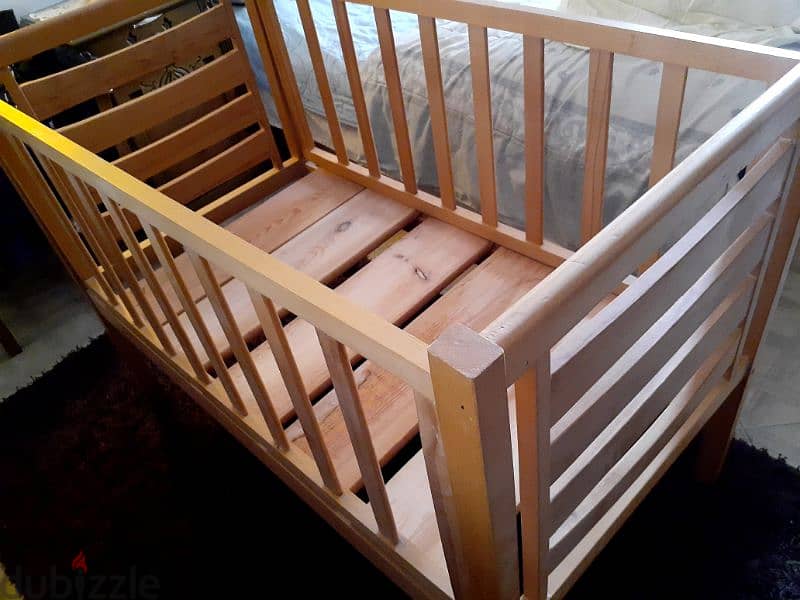 سرير اطفال استعمال بسيط جدا بحاله الجديد 1