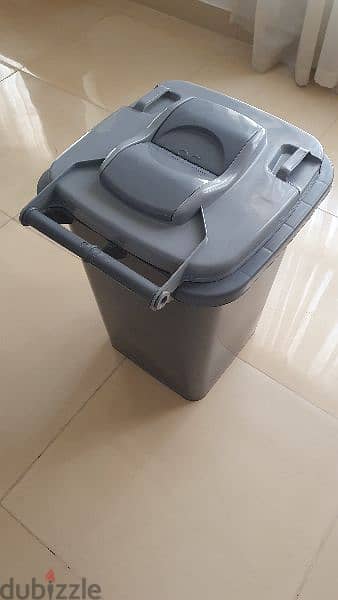 Kitchen trash bin storage 60 litres 1