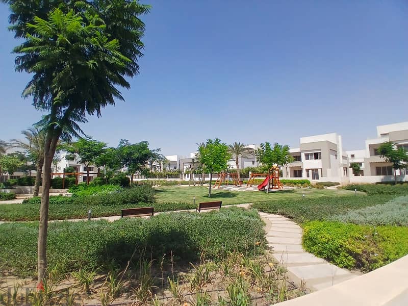2 standalone villa for rent in hyde park - landscape view - semi furnished   - first hand  فيلا للايجار ع اللاندسكيب بهايد بارك - اول سكن - نص مفروش 0