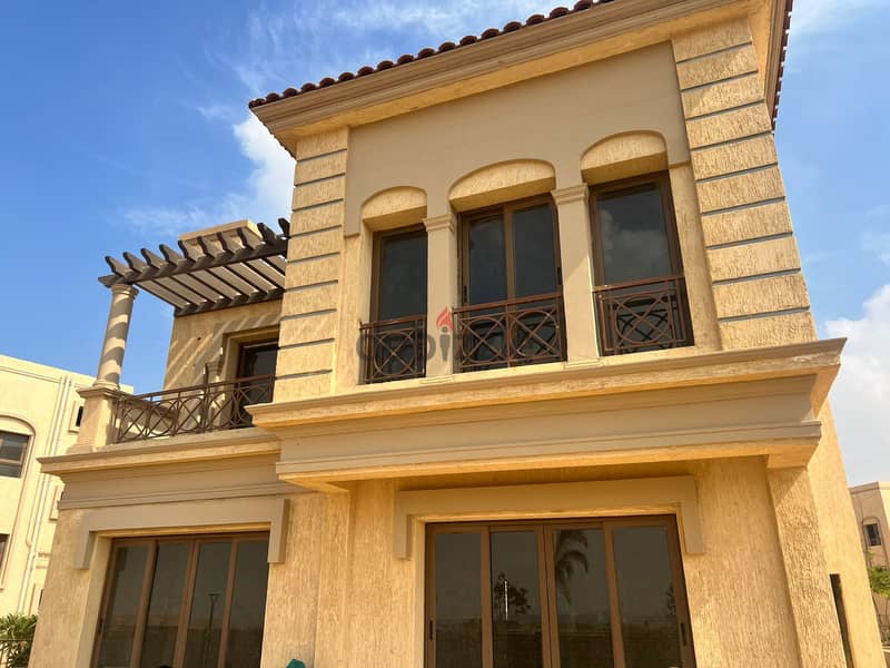 Villa for sale in Madinaty B3, great location, view, wide garden, 11-year payment system, 640m 10