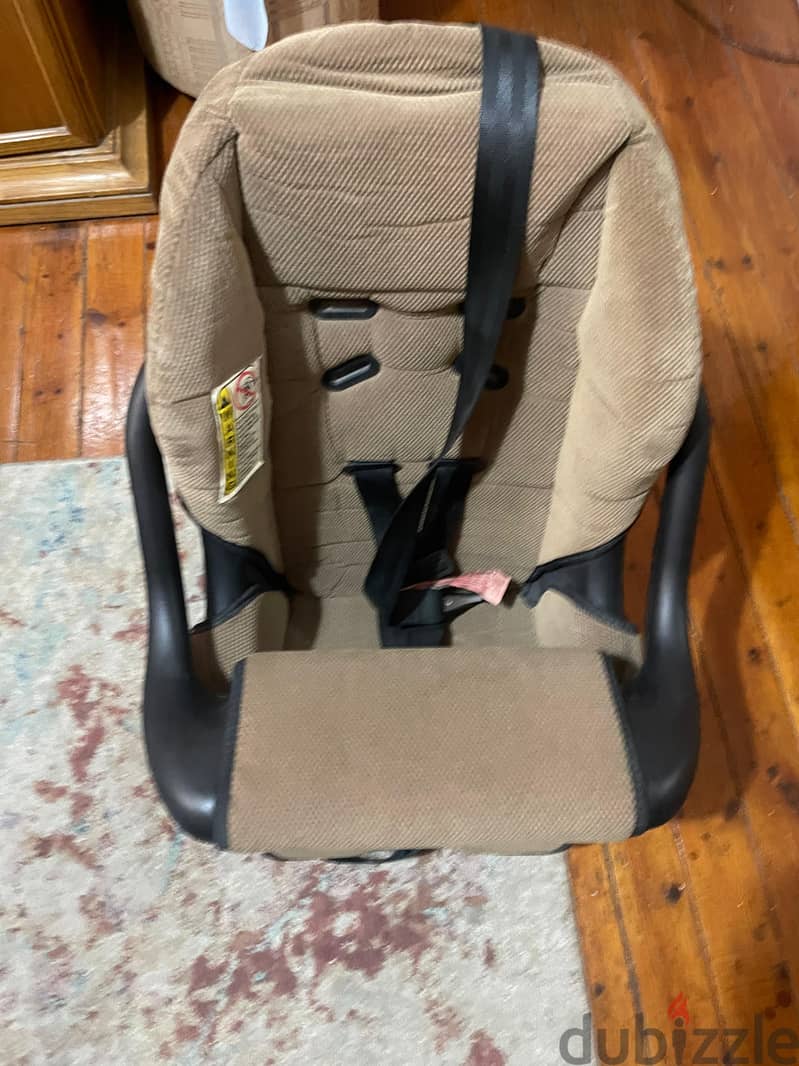 Cosco car seat / كرسي السيارة Cosco 3