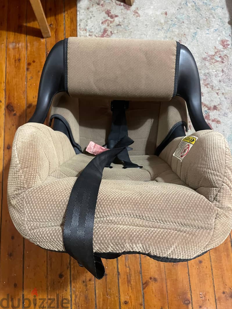 Cosco car seat / كرسي السيارة Cosco 5