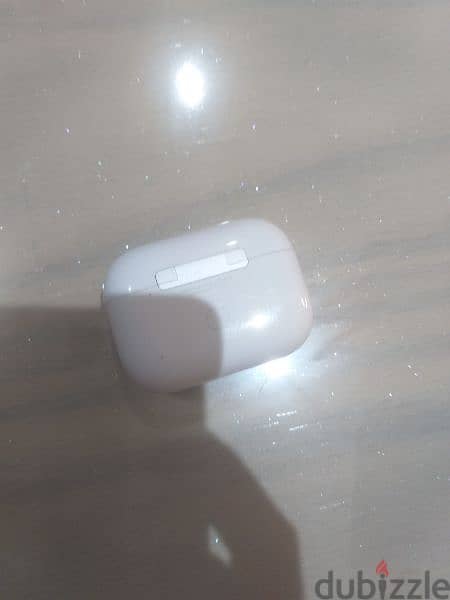 air pods 2 (orignal  charging case only) 2