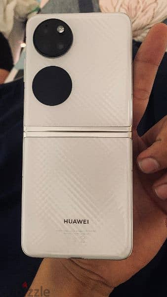 Huawei  P50 Pocket fold 1