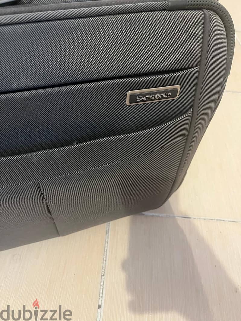 Samsonite Wheeled Business Case [SYNCONN Rolling Tote] 1