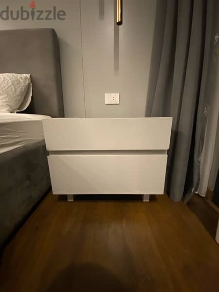 Light grey chest of drawers and bedside table 4
