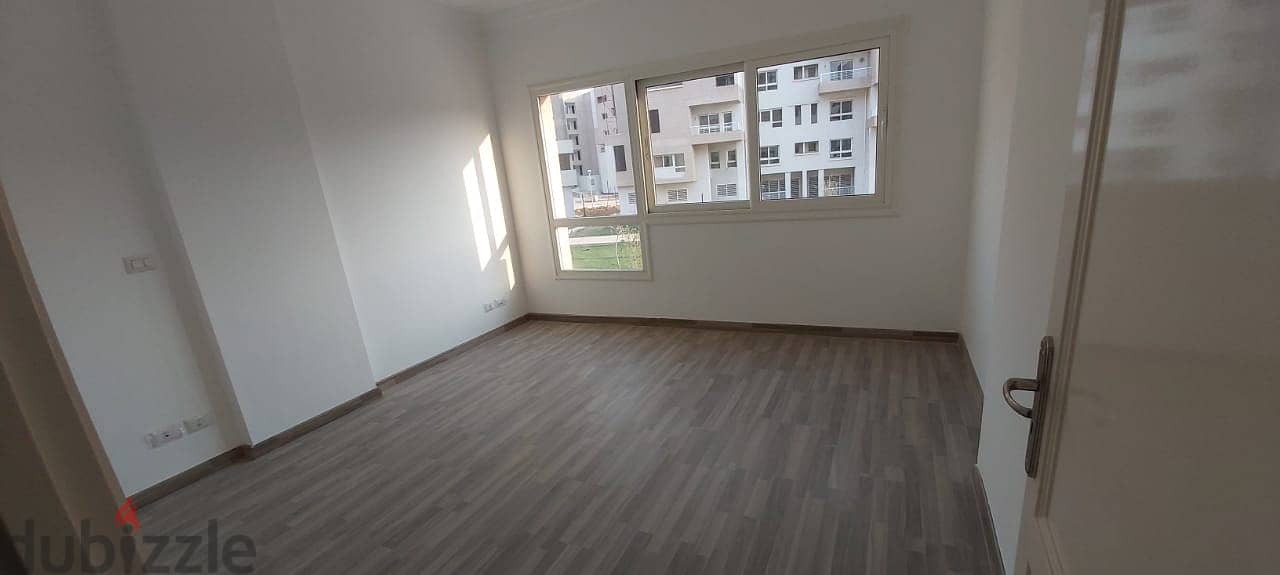 Real Opportunity at a Very Commercial Price - Villa-Sized Apartment in Madinaty 4