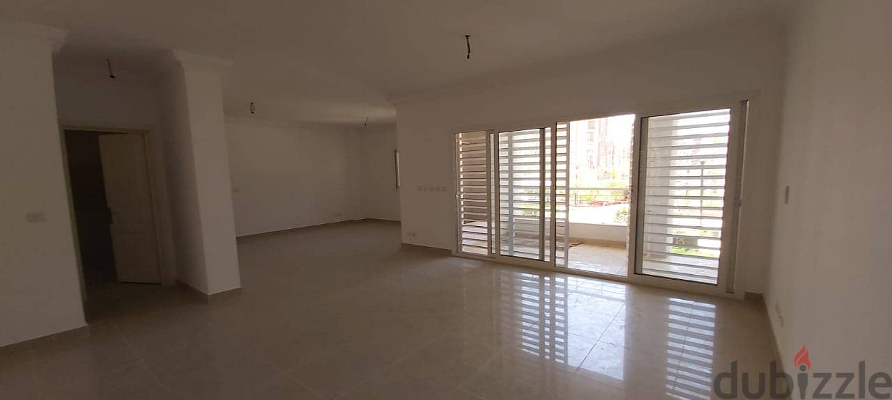 Real Opportunity at a Very Commercial Price - Villa-Sized Apartment in Madinaty 11