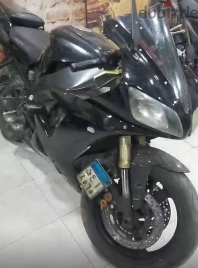 Yamaha R1 39000 kms رخصه ٣ سنين