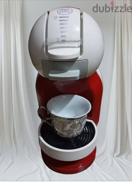 ماكينه قهوه دولتشي قوستو تعمل بالكبسولات سهله الاستخدام 0