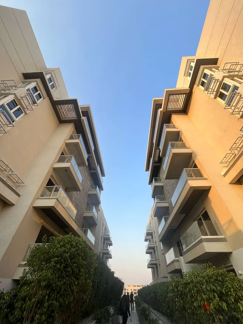 Great opportunity   UNDER MARKET PRICE  Mountain view icity   Town house corner for sale   Area : 140 + 22 Garden 0