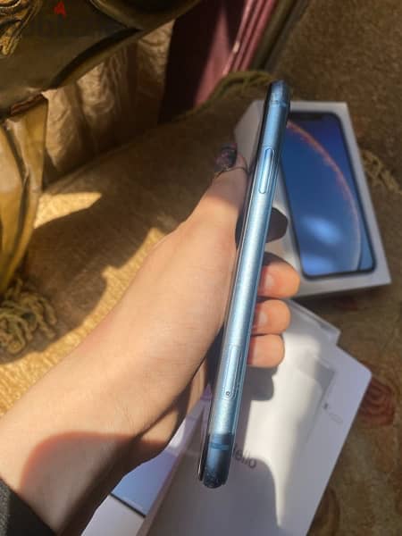 IPhone XR 128 blue with box 4