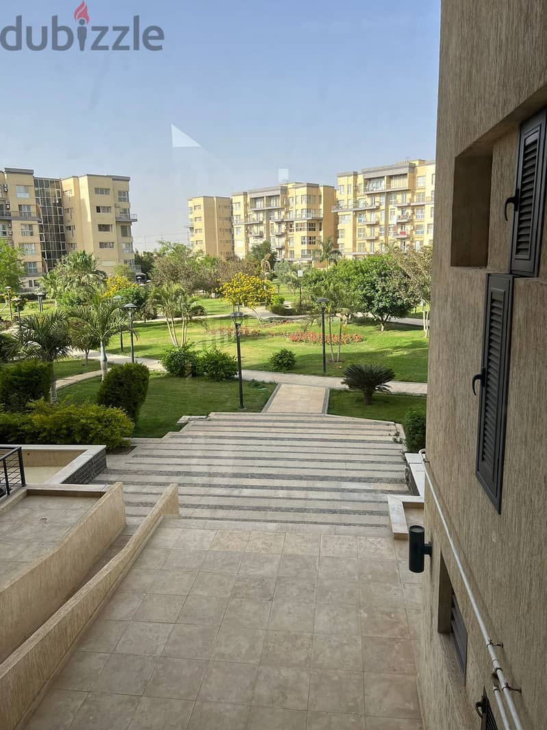 Apartment for sale, 178 square meters, in Group 83, one of the most prestigious phases in Madinaty, with a wide garden view in B8. 4