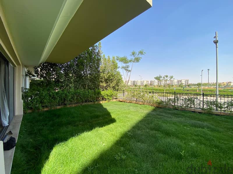 Furnished ground floor apartment with garden for rent in Mivida Compound in a privileged location overlooking Central Park - شقة ارضي بجاردن مفروشة 4