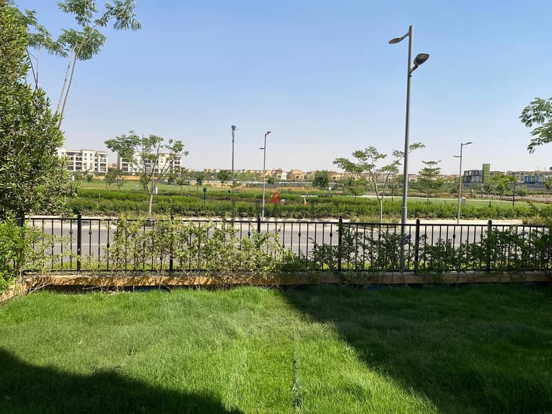 Furnished ground floor apartment with garden for rent in Mivida Compound in a privileged location overlooking Central Park - شقة ارضي بجاردن مفروشة 10