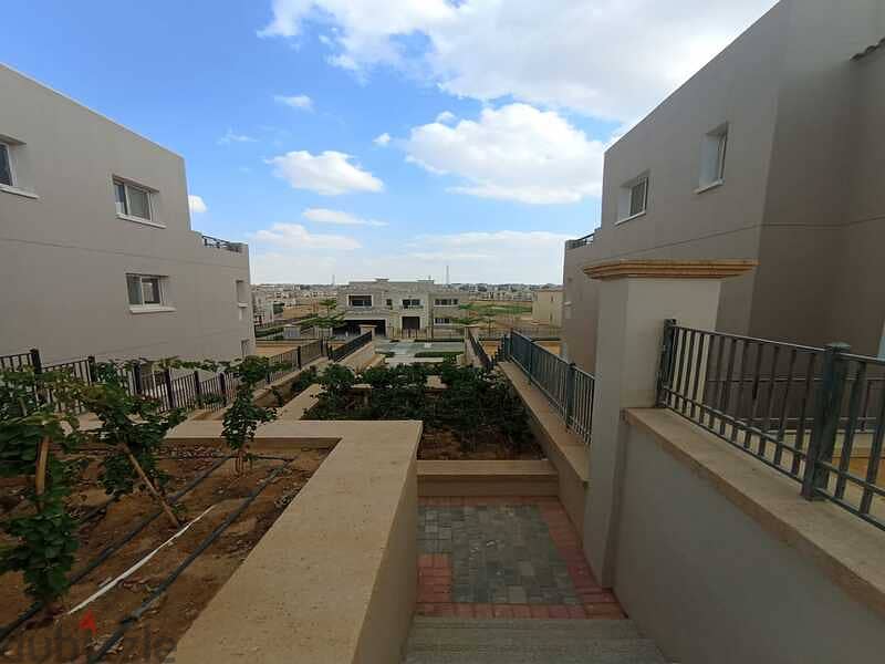 Town House Middle Fully Finished with Kitchen and Ac's For Sale at Uptown Cairo - Emaar 4