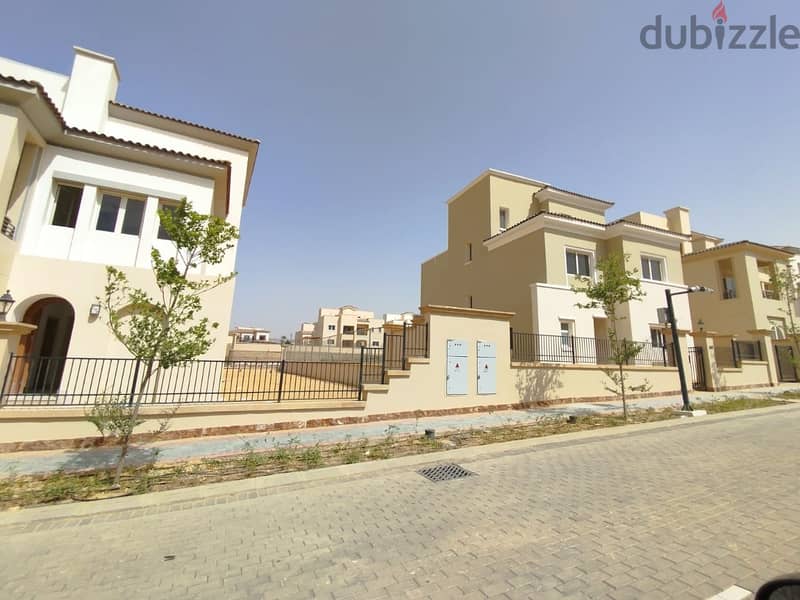 Town House Middle Fully Finished with Kitchen and Ac's For Sale at Uptown Cairo - Emaar 11