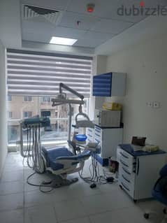 للايجار عيادة اسنان 38م مجهزة بالكامل في مول اوزون الطبي