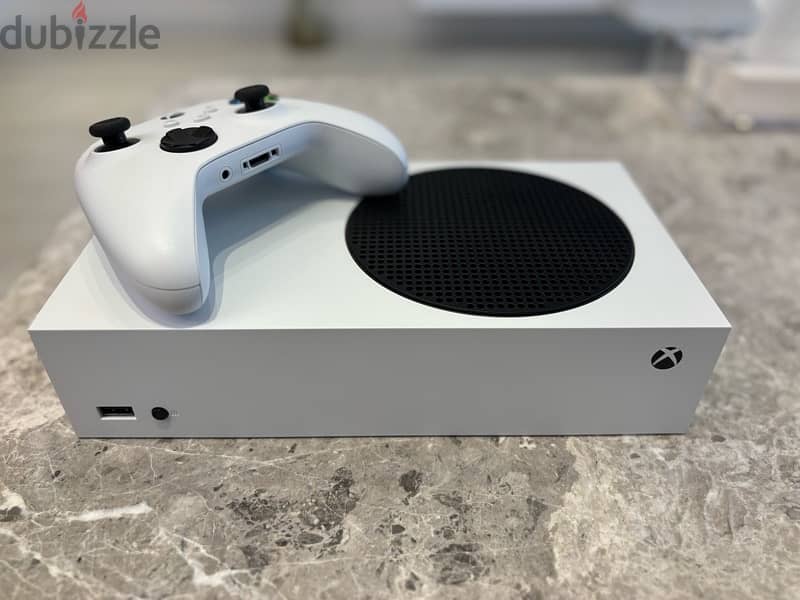 Xbox series S 512 GB, Used ONLY for 6 months 1