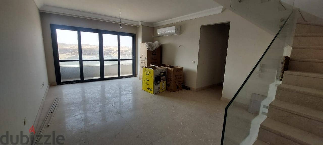 penthouse 190m roof 120m for rent in el patio 7 11