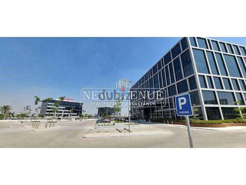 Office 470 sqm for rent at CFC prime location 1