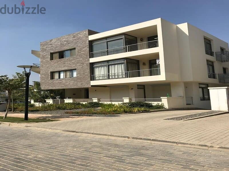 Open sea view apartment for sale in Taj City, in front of the airport and minutes from Nasr City 1